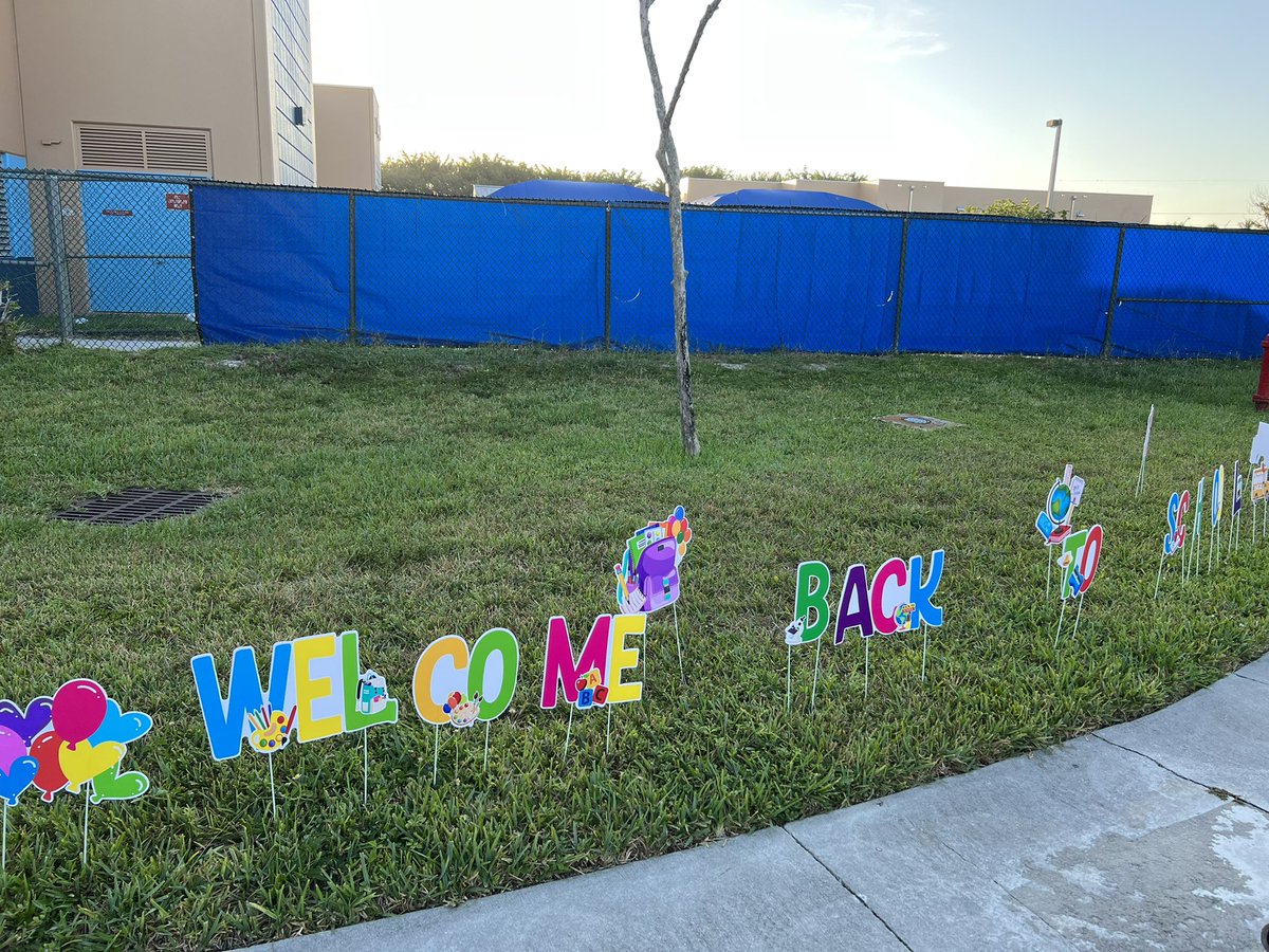 HedmanHeather's tweet photo. Best opening ever! Thanks to an “ALL hands on deck” admin and staff, rock star teachers, supportive partners, and active PTA.@ManateeBayElem @ReadyBroward #BCPSReadyforYou https://t.co/wG3JlZB14B