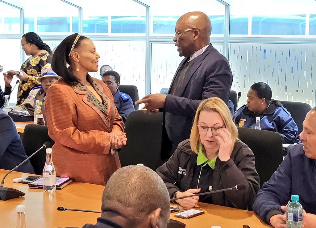 Jo'burg Metro Police Department - JMPD tweet media