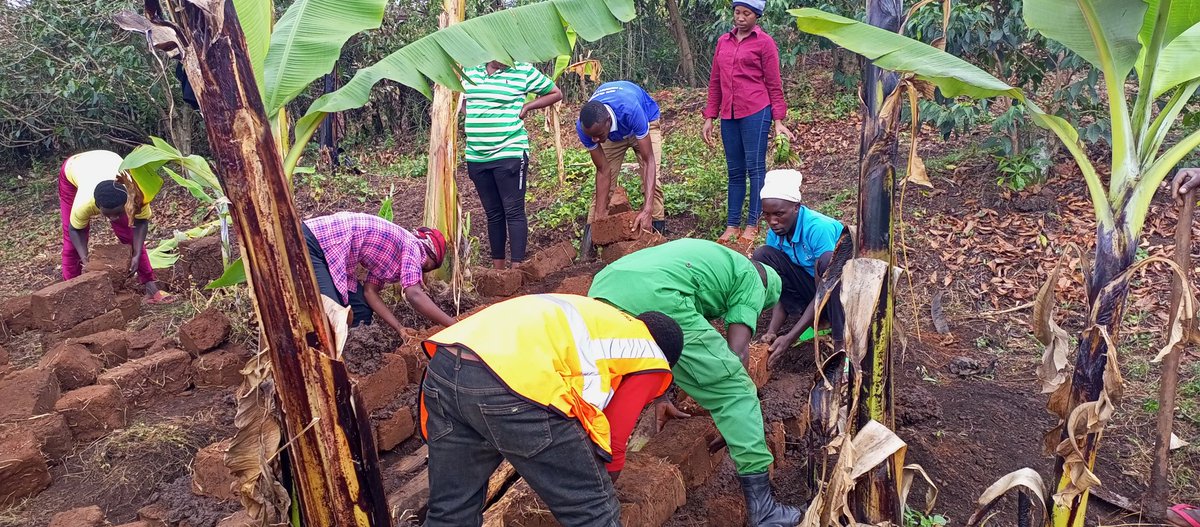 Mu rwego rwo gukemura ibibazo bya HSI, ubuyobozi bw'umurenge wa Muko/Gicumbi District kubufatanye na Youth Volunteers na NYC twahisemo gukora urugerero ruciye ingando kugira ngo twubakire abatishoboye. Icyo gikorwa twagitangiye ejo ni mugoroba 16/8/2022 tukazasoza kuwa 19/8/2022.