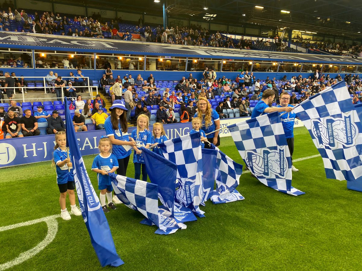 HerGameToo's tweet photo. Wonderful to see 6 young female football fans be part of the guard of honour for last night’s @BCFC fixture against @WatfordFC
We hope you all enjoyed! Thank you
@LoveBrumUK @SimkissGuy @AirborneMr @BCFC & #EsmesEssentials for giving the girls this opportunity 🥰 @HGTXBCFC https://t.co/qgdnMZ15vS