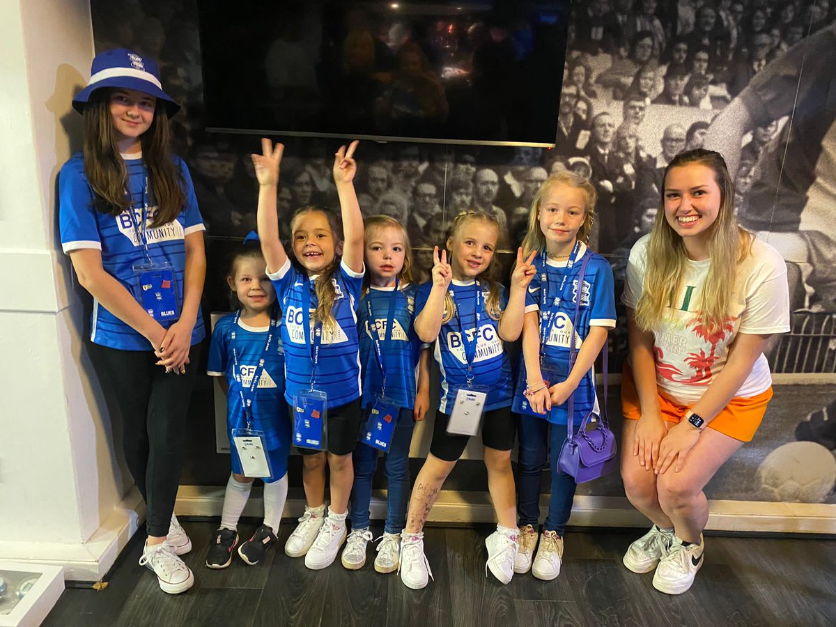 HerGameToo's tweet photo. Wonderful to see 6 young female football fans be part of the guard of honour for last night’s @BCFC fixture against @WatfordFC
We hope you all enjoyed! Thank you
@LoveBrumUK @SimkissGuy @AirborneMr @BCFC & #EsmesEssentials for giving the girls this opportunity 🥰 @HGTXBCFC https://t.co/qgdnMZ15vS