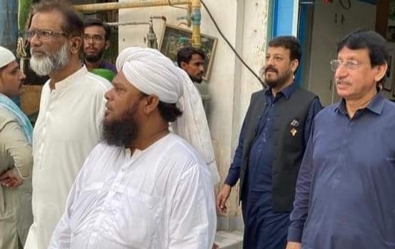 DawarHafeez1's tweet photo. *وفاقی وزیر و رکن رابطہ کمیٹی @SyedAminulHaq اور رکن رابطہ کمیٹی زاہد منصوری نے NA245 کے امیدوار معید انور اور وسیم آفتاب کے ہمراہ جانشین امیر اہلسنت حاجی عبید رضا عطاری کی اہلیہ کے سوئم میں شرکت کی  اور نگران شوری مولانا عمران عطاری سے فیضان مدینہ میں ملاقات کی*

*#MQMPk* https://t.co/hdo0GHc9vM