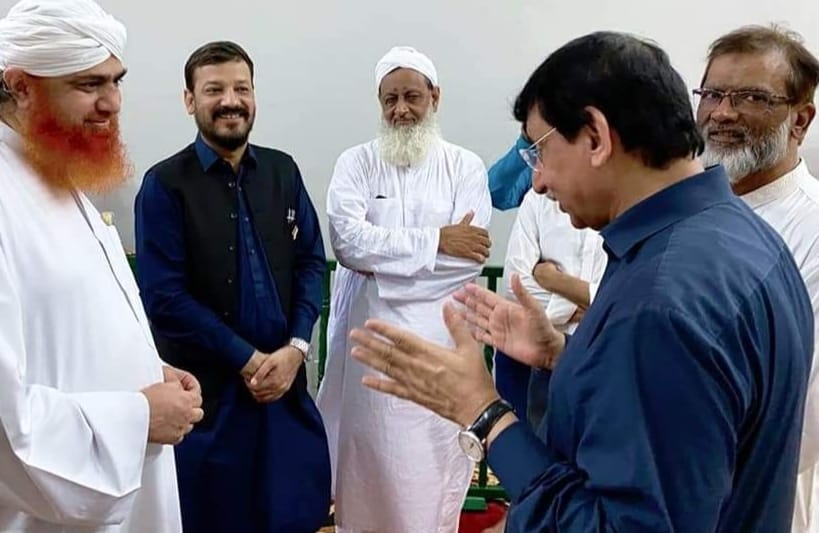 DawarHafeez1's tweet photo. *وفاقی وزیر و رکن رابطہ کمیٹی @SyedAminulHaq اور رکن رابطہ کمیٹی زاہد منصوری نے NA245 کے امیدوار معید انور اور وسیم آفتاب کے ہمراہ جانشین امیر اہلسنت حاجی عبید رضا عطاری کی اہلیہ کے سوئم میں شرکت کی  اور نگران شوری مولانا عمران عطاری سے فیضان مدینہ میں ملاقات کی*

*#MQMPk* https://t.co/hdo0GHc9vM