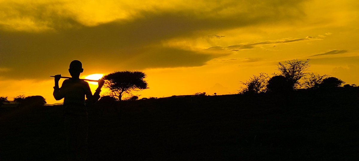 OleMasoi0's tweet photo. "This is the land sunset washes"
Emily Dickenson was here.
#sunset 
#Sundowns https://t.co/FUBjo8IUpI
