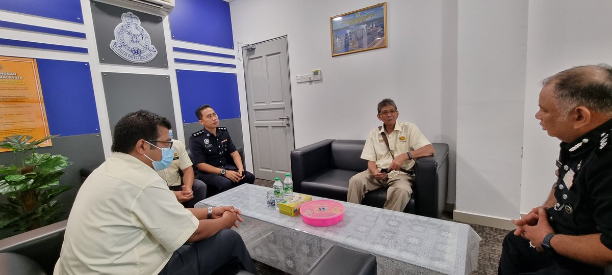 pppnjkrslgr's tweet photo. 17.8.22 - Deligasi PPPN Slgor memulakan sesi Lawatan Teknikal ke Kelantan pg ini dgn mlwt IPD Pasir Mas. PPPNS jg dibawa mlwt lapang sasar tertutup serta bbrpa ruang lain sbhgn dr sesi lesson learned untuk projek IPDKU dan projek Balai Polis BJ.
@JKRSelangor
#pppns https://t.co/6Q2eIgHRFi