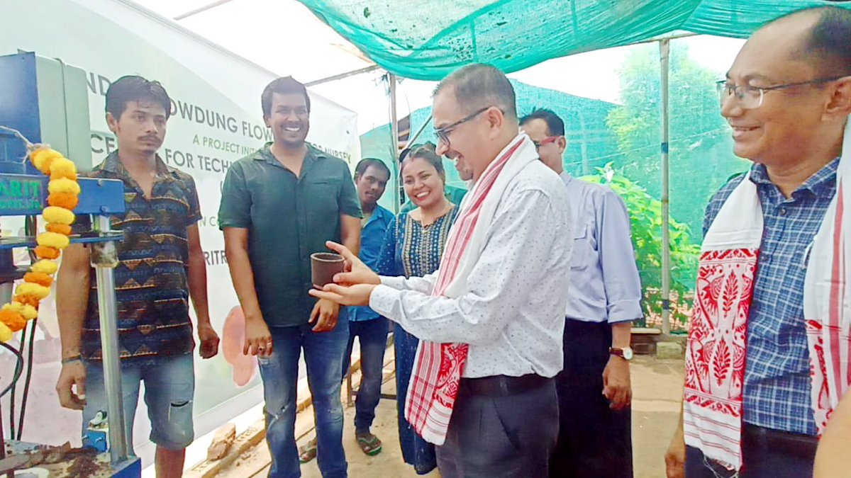 NECTAR_DST's tweet photo. Inauguration of the project, "Eco-friendly Cowdung Pots for Nursery", by NECTAR in collaboration with Dharitree Nursery, Sonapur on 17th Aug 2022 by DG, NECTAR, dignitaries from Forest Department Assam and other Officials from NECTAR https://t.co/1Q2hgpiZL7
