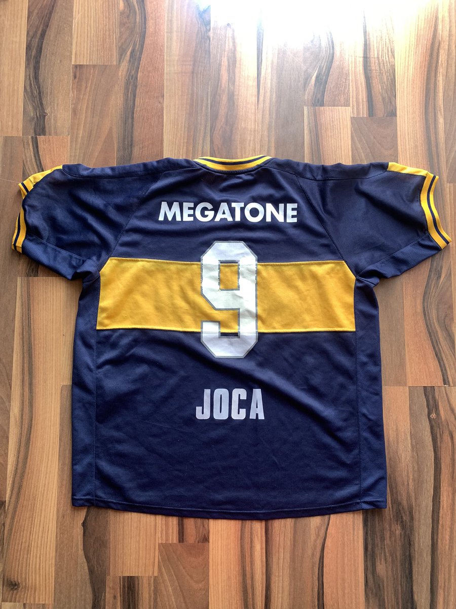 NPShirts's tweet photo. Boca's 06/07 home shirt with custom name print (which is a tad worn out). Size has been washed off, so I can only suppose... XL? 50€ incl. shipping. https://t.co/RJh4g6OuLn