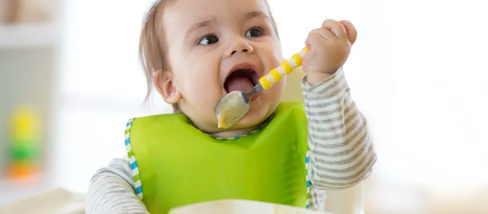 bzfe_de's tweet photo. Ernährungsbildung in der Kindertagespflege: #Taggesmütter und #Tagesväter betreuen sehr junge Kinder in ihrem eigenen Haushalt. Das ist pädagogisch wie zeitlich eine Herausforderung, aber auch eine gute Möglichkeit für #Ernährungsbildung ➡️ https://t.co/dHPyexSCe4 https://t.co/mV6p5XDJsN