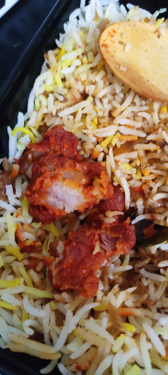 unofficial_aish's tweet photo. Yesterday I ordered ferry paneer 65 biryani from biryani blues I am a vegetarian person and they delivered ferry chicken 65biryani with a bill of ferry paneer 65 biryani.such mistakes should be avoided this happened twice in last one month.very disappointed@BiryaniBlues https://t.co/pfNQKpXnkU