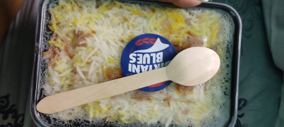 unofficial_aish's tweet photo. Yesterday I ordered ferry paneer 65 biryani from biryani blues I am a vegetarian person and they delivered ferry chicken 65biryani with a bill of ferry paneer 65 biryani.such mistakes should be avoided this happened twice in last one month.very disappointed@BiryaniBlues https://t.co/pfNQKpXnkU