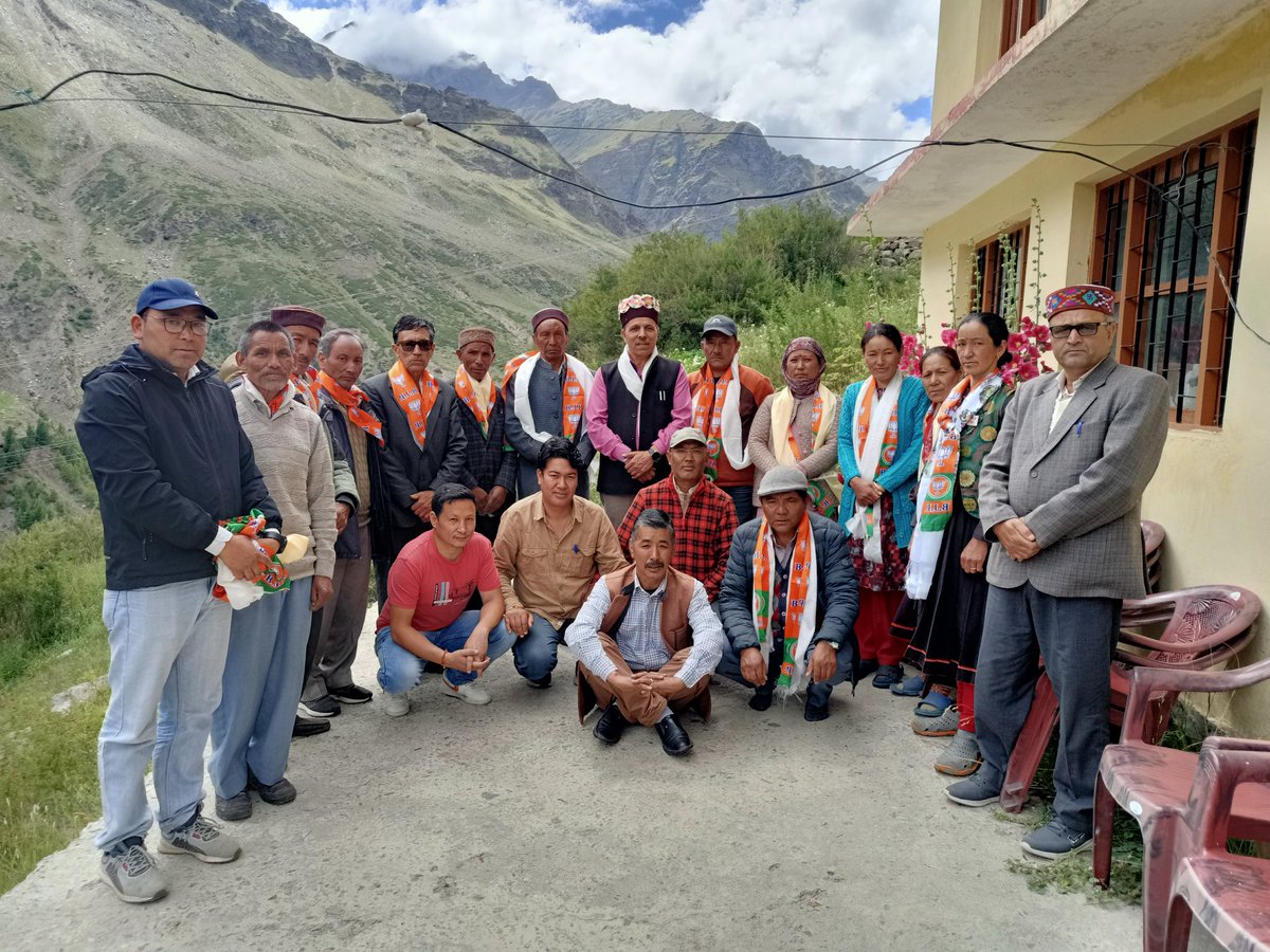 DrMarkanda's tweet photo. आज कोकसर पंचायत के बोगचा, खरचोद व तेलिंग गांव के 7 परिवारों ने भारतीय जनता पार्टी द्वारा किए विकासात्मक कार्यों से प्रभावित होकर आज भाजपा परिवार का दामन थाम लिया है। मैं आप सभी का भाजपा परिवार में शामिल होने पर स्वागत एंव अभिनंदन करता हूं @jairamthakurbjp @PavanRanaRSS https://t.co/QXh2hu26iS
