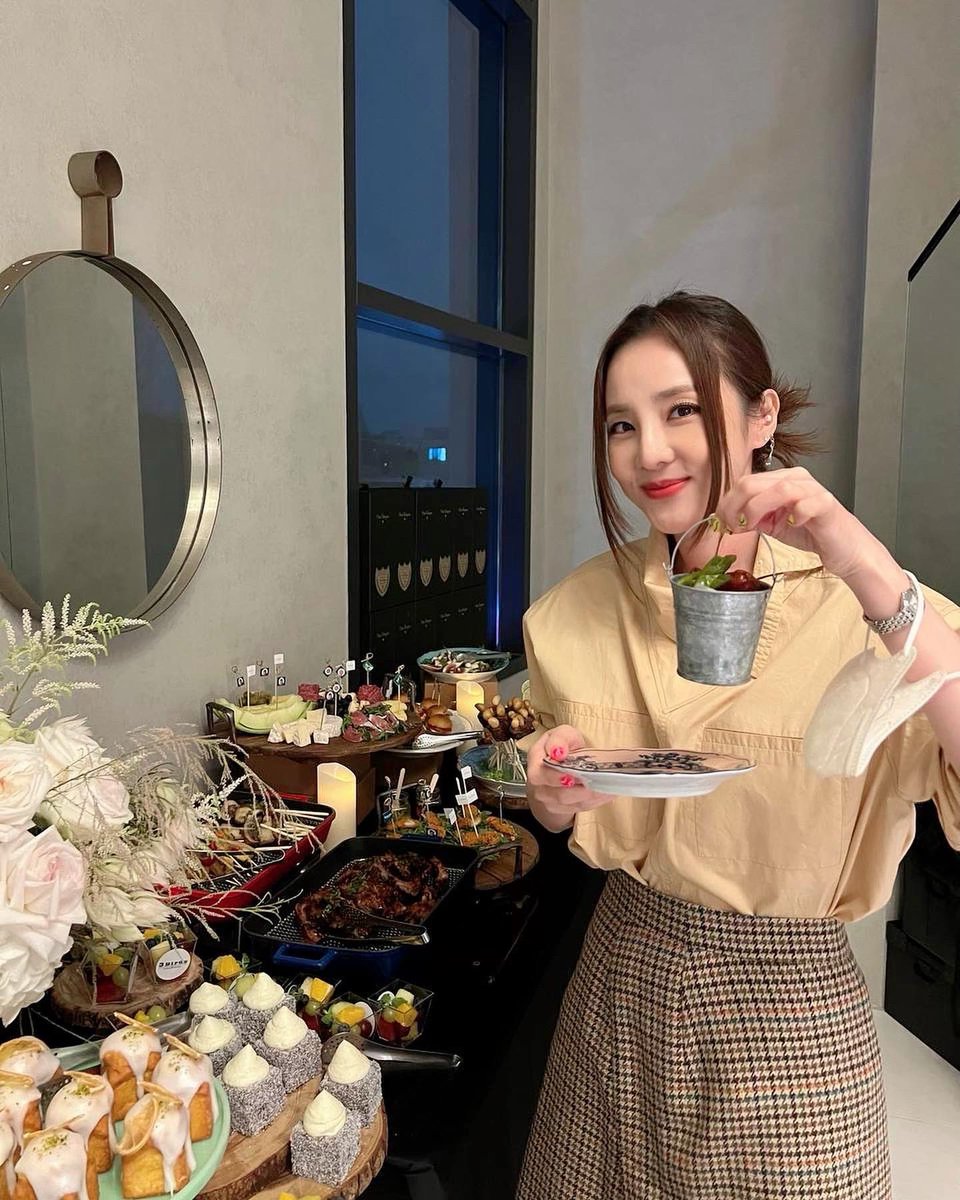 krungy21's tweet photo. 화려한 룩에 어울리는 파인 쥬얼리 부터~ 데일리룩으로 매칭하기 좋은 심플한 쥬얼리 까지~!!! 고소영언니 만큼이나 이�� 쥬얼리 들이 한가득😍 다산다라도 겟 했당~!!!💎💎💎💘 #디아모모 #고소영 https://t.co/CGHs1X0YP8