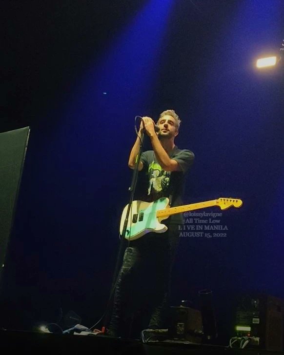 loissylavigne's tweet photo. @AllTimeLow  #AllTimeLowLiveInManila   @pulpliveworld 
Thanks to sir @Vernon_Go https://t.co/PyOrLEgHAf