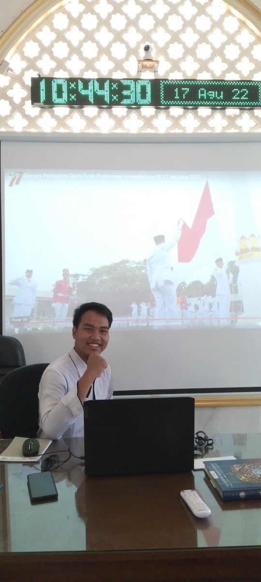 BoyJams1's tweet photo. Hut Kemerdekaan Republik Indonesia 77
Bung Karno pernah berkata "Beri aku 1.000 orang tua,
niscaya akan kucabut semeru dari akarnya ...
Beri aku 10 pemuda,
niscaya akan kuguncangkan
Merdeka🇮🇩, merdeka🇮🇩, merdeka🇮🇩

#HUTRI77
#pulihlebihcepatbangkitlebihkuat
#PKKMBUNNES2022
#UNNES https://t.co/KyPvmbKNWJ