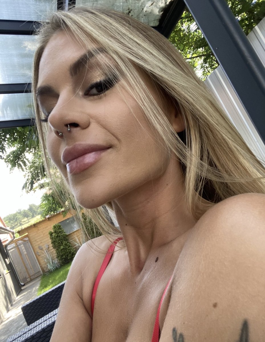 FAFZlataShine's tweet photo. I’m here to do the first « Fuck a Fan » scene with @zlatashinex in the future 😏 #onlyfans #FAF #funaccount https://t.co/B9K0Ogl3YC