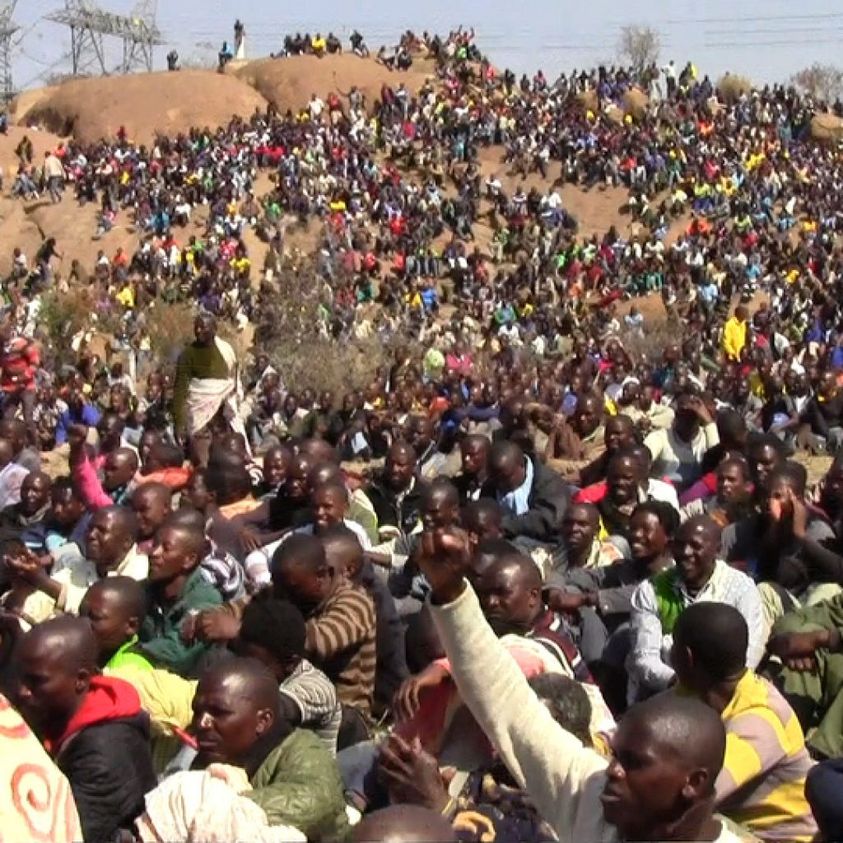 temeldemirer's tweet photo. 16 Ağustos 2012: #GüneyAfrika'da polis, İngiliz platin şirketi #Lonmin tarafından işletilen #Marikana madeninde maaş artışı için mücadele veren grevinde 34 madenciyi katletti
KAHROLSUN KAPİTALİZM, IRKÇILIK
#MarikanaMassacre
#Kahrolsunfaşizm
#KahrolsunIrkçılık
#IrkcılığaHayır https://t.co/cGvEsSs4Jn