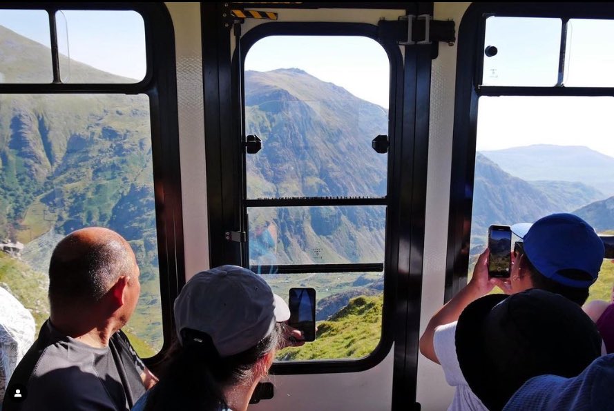 test Twitter Media - The view from the train as you approach #Clogwyn Station 🤩
📸: @karenclarkphotography via #instagram
#Snowdon #Snowdonia #WalesAdventure #VisitWales #NorthWales #YrWyddfa #Summer #DayOut #MountainScenery https://t.co/J19gSQrjjQ