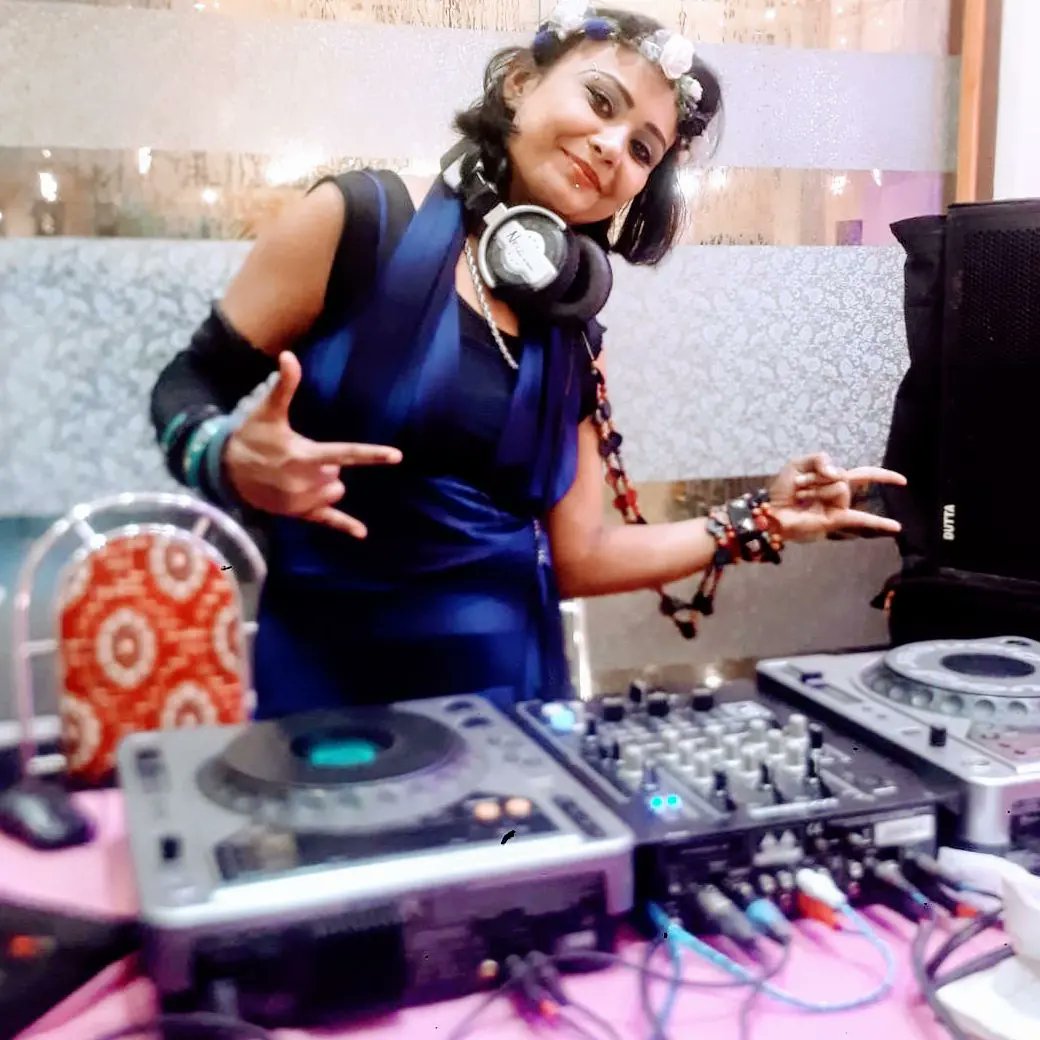 dj_bluhi's tweet photo. Let's rock d dance floor wid ur DJ Bluhi guyzzzz..#India #dj #djing #music #musicalgenre #beat #rhythm #artist #headphone #sound #soundlight #twitter https://t.co/0AdYFJdGS1