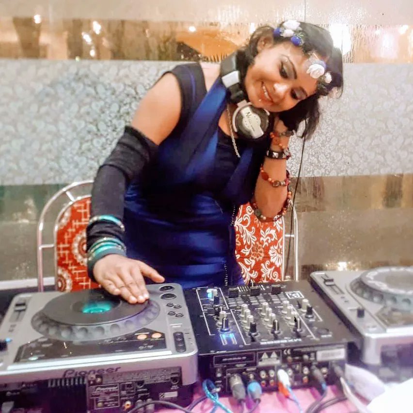 dj_bluhi's tweet photo. Let's rock d dance floor wid ur DJ Bluhi guyzzzz..#India #dj #djing #music #musicalgenre #beat #rhythm #artist #headphone #sound #soundlight #twitter https://t.co/0AdYFJdGS1