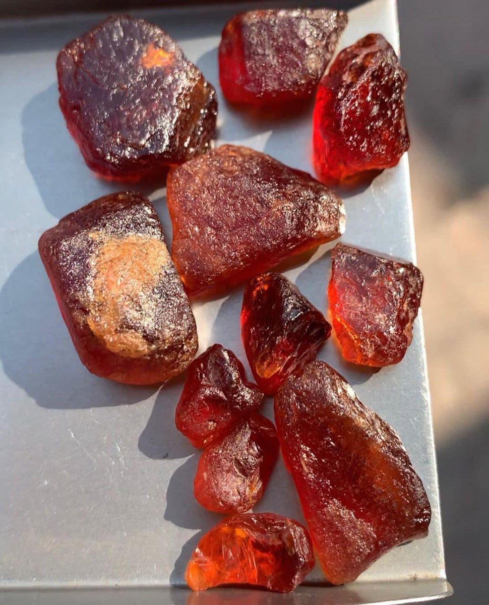 folkertreasure's tweet photo. Natural Hessonite Garnet rough gemstone for faceting

 #redgarnet #garnet #gems #gemstone #jewelry #boutique #losegems #wirewrappedjewelry #wirewrapping #wirewrap #jewellery #wirewrappedjewelry #wirewrap #fashion #boutique #hessonitegarnet #garnetgemstone  #roughgarnet https://t.co/ikaAcu73ox