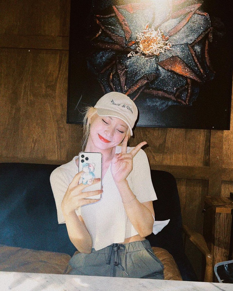 tzugram's tweet photo. Tzuyu's (@/thinkaboutzu) Instagram update!

"Eating good food and taking pictures 📸✌️
.
.
.
#TalkThatTalk 🗣️ coming soon!!"

#쯔위 #TZUYU  #ツウィ #周子瑜 https://t.co/kNtzavtQGu