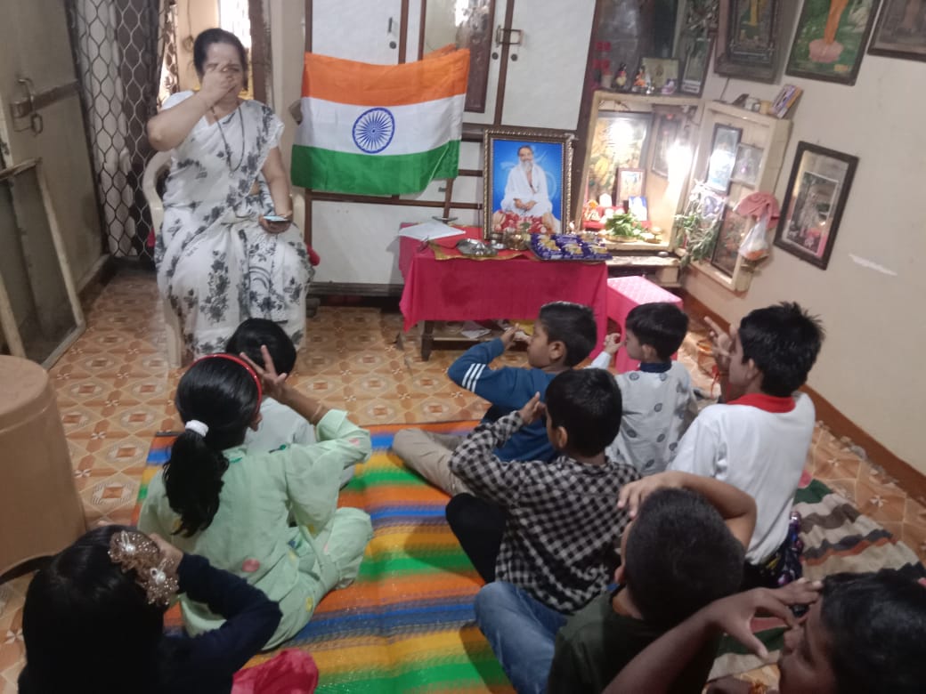बालकों को भारतीय संस्कृति के अनुरूप शिक्षा देकर हम एक आदर्श राष्ट्र के निर्माण में सहभागी हो सकते हैं। #BalSanskarKendraOfBapuji Sant Shri Asharamji Bapu की प्रेरणा से #नासिक (महा.) में चालू हुए नए बाल संस्कार केन्द्र की एक झलक