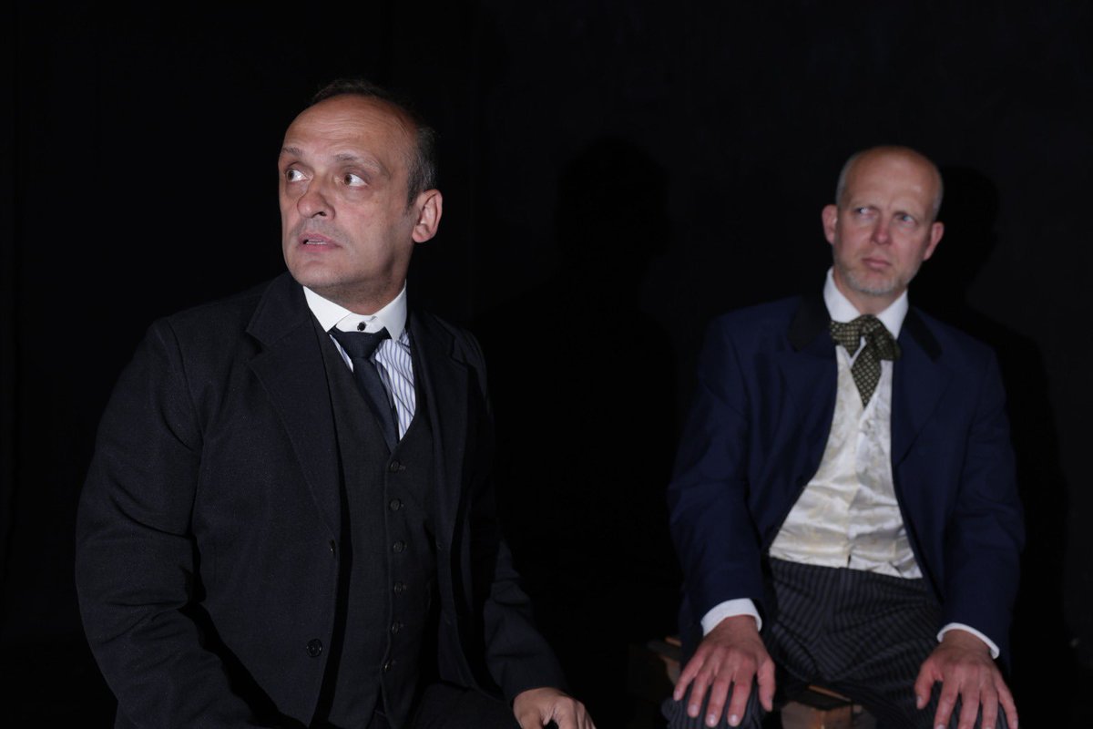 jamesnicactor's tweet photo. Only two more chances to see #TheSignalman @theSpaceUK @edfringe. Fab reviews- “I had goosebumps”, “Suspenseful, top-class acting…”, “I felt truly transported during this production…”, “Stunning acting, incredibly eerie…” @BlueOrangeThtr @darren_haywood @KazLuckins #theatre https://t.co/6ZwPdBGTjD