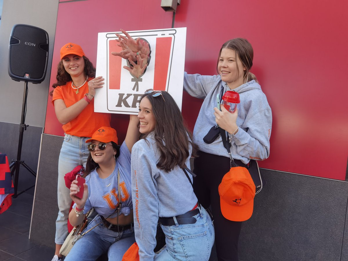 mediauj's tweet photo. Now that the students are well fed, they are being entertained with goodies and music #KFCMASHup @KFCSA @UJ_FADA #UJ https://t.co/OyFDma77qh