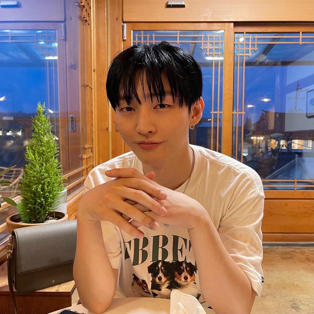 daily_yoon's tweet photo. [#룽스타그램]

#윤지성
https://t.co/R4HdRqlb0j https://t.co/IRLesinILc