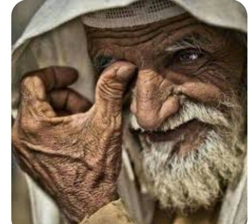 foaz848484's tweet photo. كبرت مفاهيم الحكـــي
يأحلامي المتوالفــــــه
شايب براسي متكــــي
يضحك بضحكه ناشفه
ماعاد صدري برمكـــي
يعطـــي عذر لسالفـــه https://t.co/sPfUam26i1
