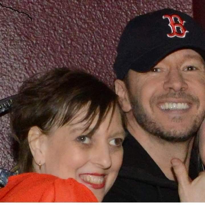 SuzanneMark16's tweet photo. @SuzanleeNkotb @DonnieWahlberg Happy birthday  Donnie https://t.co/G1k1BzaEbP