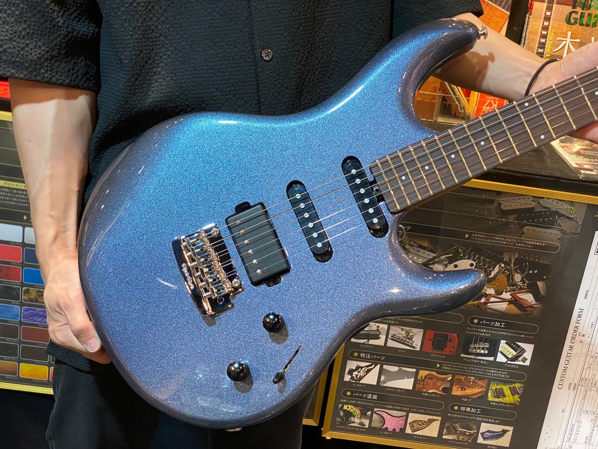 BIGBOSSFUKUOKA's tweet photo. MUSIC MAN スティーブ・ルカサー シグネイチャーモデル
『LUKE III HSS』が即納可能!!
高出力ハムバッカーPUを採用したSSH仕様で多彩な音作りが可能👍
さらにPush/Pushスイッチの12dBブーストを搭載!!
ご注文は▶️https://t.co/TuJewbza6J https://t.co/l7Woi5JrEM