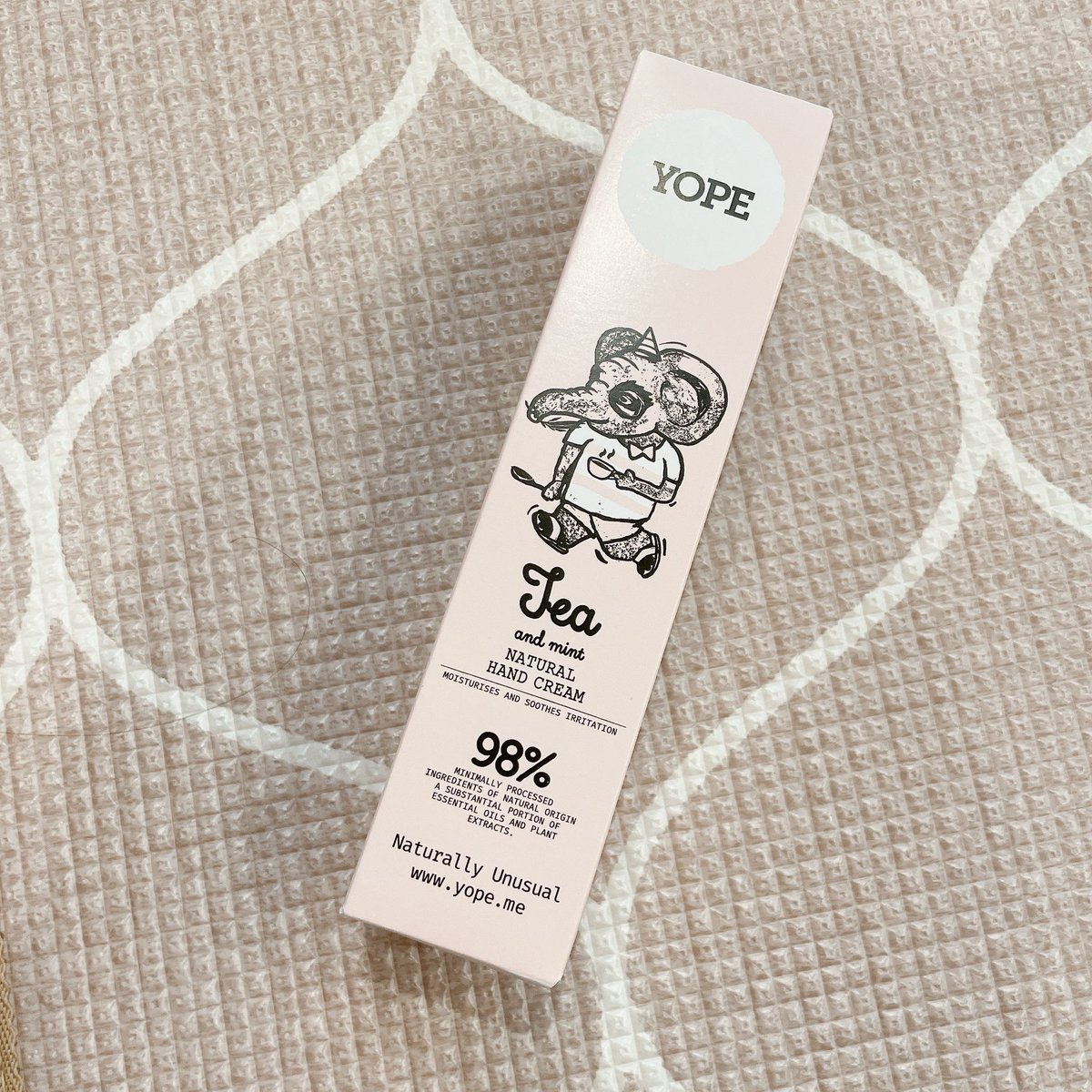 yz_kao's tweet photo. YOPEのハンドクリーム届いた🥰
思ってた3倍でかかった(笑)
ロクシタンくらいのサイズだと勝手に思ってたわ(笑)
甘すぎずいい香り✨️
サンダルウッドも気になる～！ https://t.co/PVzODbIFwY