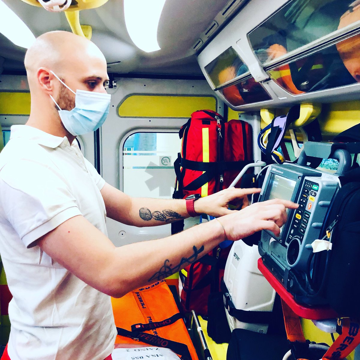 mariocaldera's tweet photo. Brevetto Nazionale di Primo Soccorso⚕️
#emt #emslife #emtlife #emtschool #paramedic #medicschool #emtstudent #medicstudent #emergencymedicine #rescue #resuscitation #medic #ambulance #emtmemes #paramedics #anestesiology #firefighters
#mariocalderaofficial
@anpas
@mariocaldera https://t.co/LE0XUn7fR4
