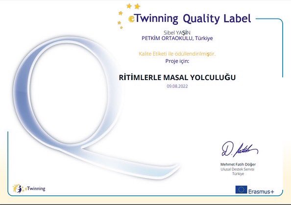 petkimortaokulu's tweet photo. Okulumuz Müdür Yardımcısı Taner Bulca ve Müzik Öğretmenimiz Sibel Yaşin'in yürüttüğü "Ritimlerle Masal Yolculuğu eTwinning Projesi" Ulusal Kalite Etiketi almıştır. Öğretmenlerimizi ve projeye katılan öğrencilerimizi tebrik ediyoruz.👏🏼 https://t.co/8Xd7QMtEOD