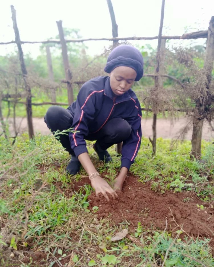 yfga_kenya's tweet photo. Ahead of our Machakos #project in October where we aim to plant 100,000 trees, we are conducting a one month tree #planting challenge by YGAK volunteers across the month of August. This is one of measures to increase the forest cover in Kenya  and reduce the #carbon #footprints https://t.co/G1aFgrpV6A