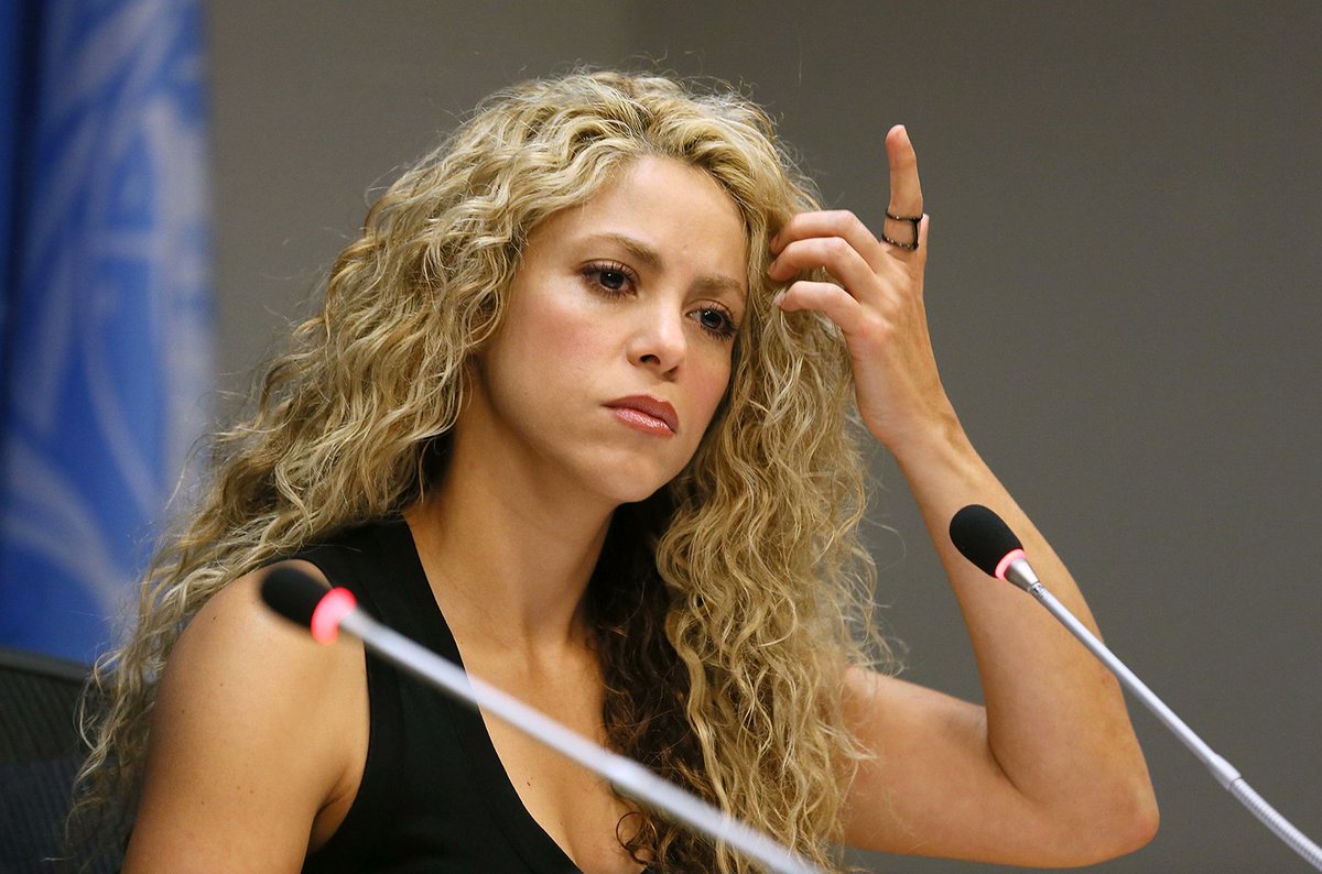 bantersliga_'s tweet photo. 🚨 SHAKIRA FINALLY SPOKE OUT

“It's true, he cheated on me. But that's not a reason to feel ashamed. Shame is believing that Van Dijk is better than Koulibaly"

-Shakira https://t.co/TI0ZttdJSi