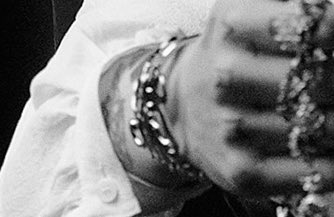 kkukstudio's tweet photo. i love the details of jungkook’s jewelry https://t.co/vi1wIbeErh