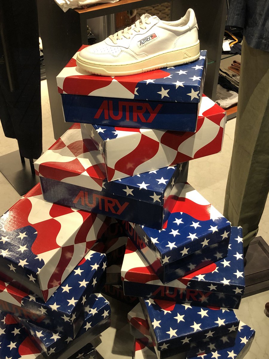 hy2259's tweet photo. スニーカー好きなんです♪
#autry

買いました笑笑

シンプルで使いやすくて珍しいスニーカー買わない理由がない！！ https://t.co/EwC96tMT2C