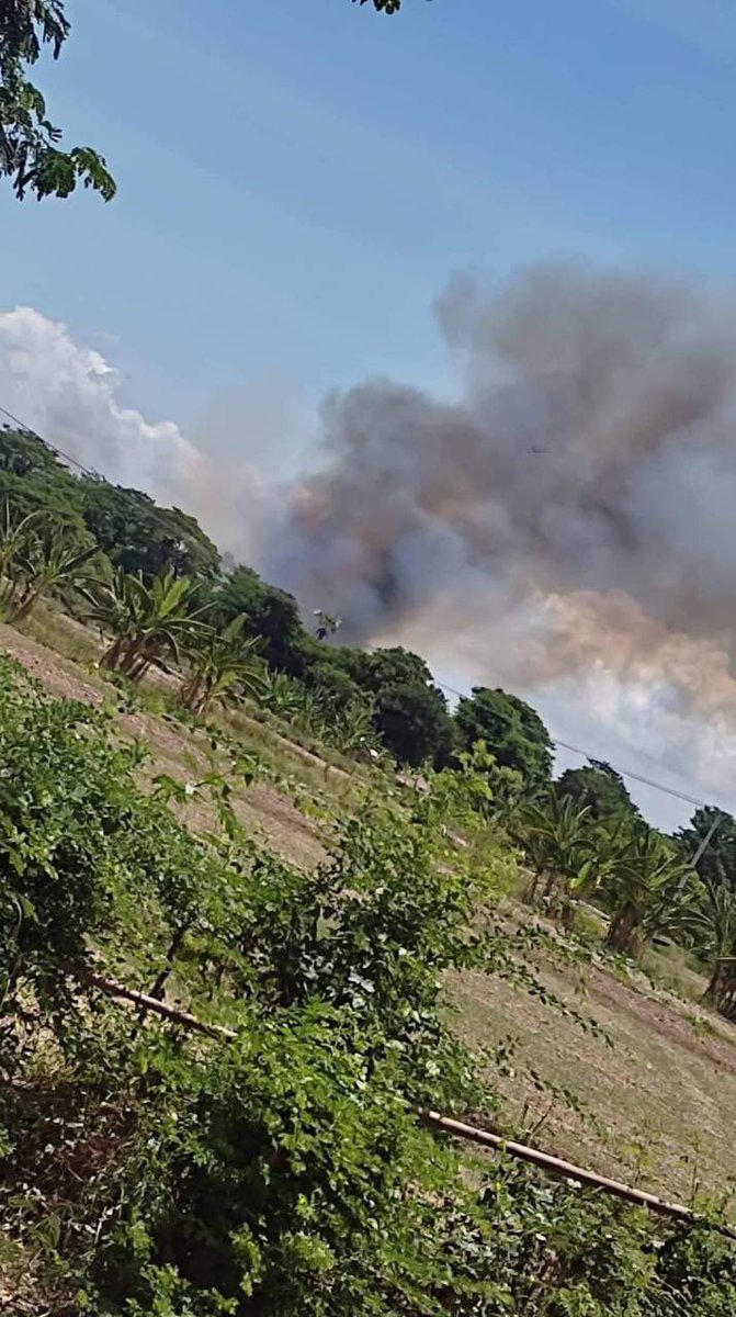 TTFR__Myanmar's tweet photo. SAC troops and PyuSawHtee forces fired light arms and set fire to the residential properties in NgatayHmyaw village, Yesagyo tsp, Magway division this morning so that locals had to flee.  #2022Aug17Coup #WhatsHappeningInMyanmar https://t.co/eVs2iyUR9S