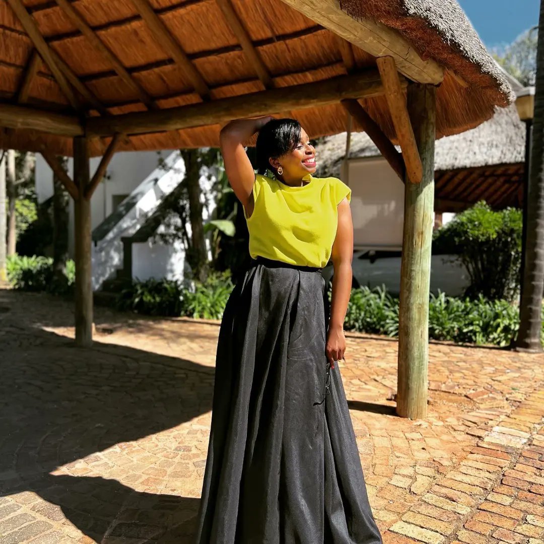 womenofnote_sa's tweet photo. Our #WCW is @Choko_Music . A Bloem girl doing big things locally and nationally.

Her achievements include :
2 music albums
1x SATMA winner
She is busy with her 2nd degree ( LLB ) while juggling work and family life.

Yesss girl💃
 #won22  #Mayibuye #WomensMonth #womenofnote2022 https://t.co/kd5Ujo939g