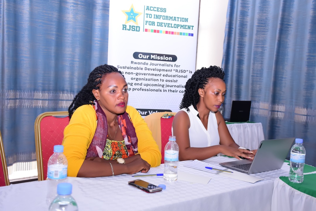 sammycelestn's tweet photo. @rwandajsd #JournalistsTraining2022
Day 2:
Trainer @AlbertFilsNzayu encourages journalists to know and understand medical language.
He says "This will really boost your skills in News Coverage of #STIs"
@ARJ_Rwanda @RwandaGov @UNDP_Rwanda https://t.co/U4wK8TjgIc