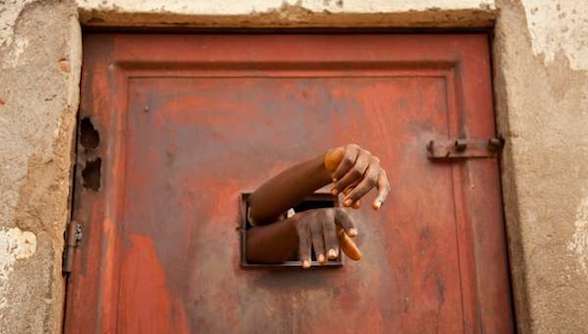 pnininahazwe's tweet photo. Alerte !
La faim fait rage dans les prisons du #Burundi.
A #Mpimba et #Bururi, les prisonniers n'ont plus de nourriture depuis 2 ou 3 jours. A #Ruyigi, pas de farine depuis 16 jours, #Gitega depuis dimanche.
Si rien n'est fait dans l'urgence, des dégâts humains ne manqueront pas. https://t.co/HdyA1a1Q6E