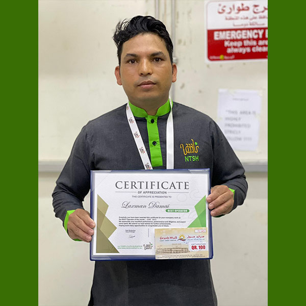 NAAAS_TSH's tweet photo. شركة ناس للتجارة والخدمات والضيافة  تكرم عامل التشغيل المثالي لشهر يونيو ٢٠٢٢ السيد/ لاكسمان داماي. في الميرة - فرع ازغوى .
NAAAS Trading Service &amp; Hospitality awarded BEST OPERATOR for June 2022 to LAXMAN DAMAI,  stationed at Almeera Qatar store in AZGHAWA OLD. https://t.co/7lxgnhZMdL