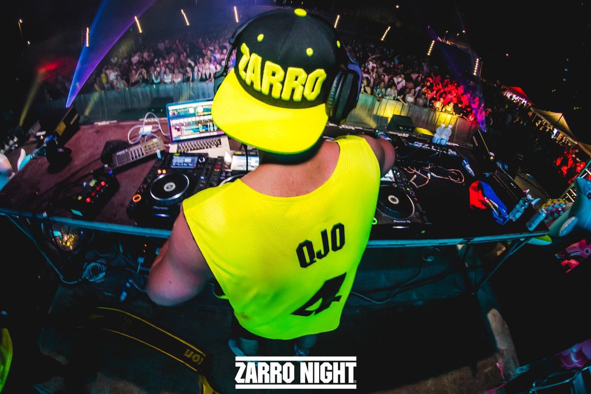 ilqjo's tweet photo. Le spalle del Qjo #alghero #zarronight #djset #music https://t.co/0CeiiwlEgc