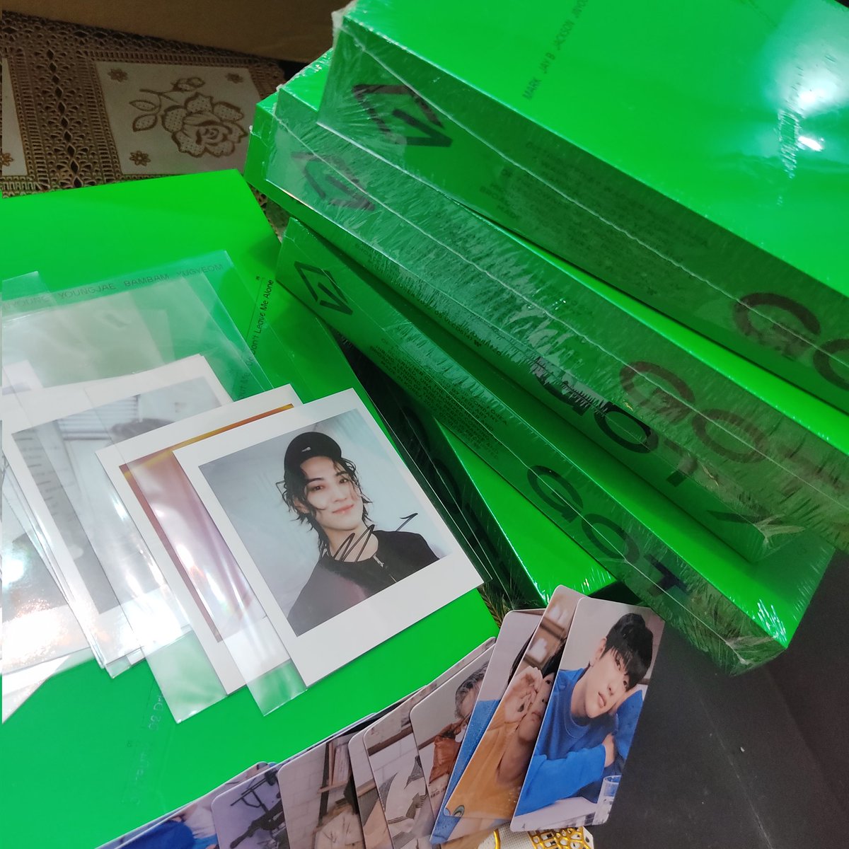 chwesoojin's tweet photo. happy mail from @1026prints 🫶🥳 consistent updates, very accommodating and packs very well the parcels 🥹 thank u so much po huhu sorry po minsan if hassle po ako 🥹🫶 will never get tired of ordering from your shop 💛
#From1026prints https://t.co/3RTnOjAZ1j