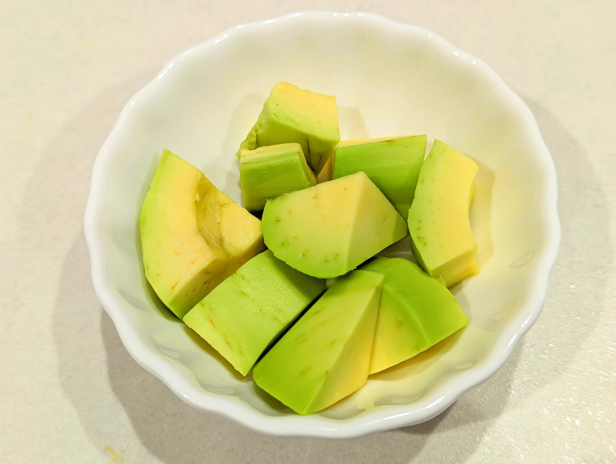 これで99%ハズレを回避できます！アボカドは… ヘタ付きを選んで下さい!!