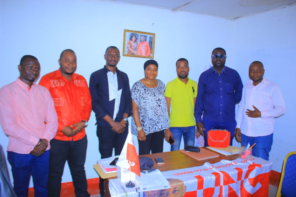 KamusakyJossar1's tweet photo. Avant son retour ds la capitale,le vp de la FNJ et coordon d #Bérets_Rouges @RemyBongungu a conduit la délégation ki l’accompagnait à l’interfederation d UNC #haut_katanga pr évaluer ensemble avc Mme @RizikiMaryse la réussite du manif du 13 @BillyKambale1 @Bibishe6 https://t.co/iseZ02mWW5