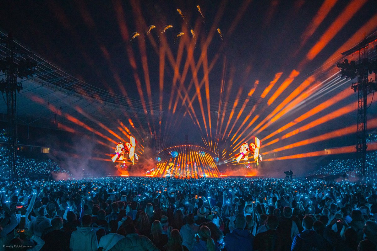 Dimatec_Light's tweet photo. Les Xtylos de @ClayPakyNews sur la tournée mondiale "Music of the Spheres World Tour"du groupe @coldplay 🤩
LD : Sooner Routhier
📸 Ralph Larmann
#colplay #MusicOfTheSpheresWorldTour #xtylos #laserbeam #lasersource https://t.co/SAFknBg2Oh
