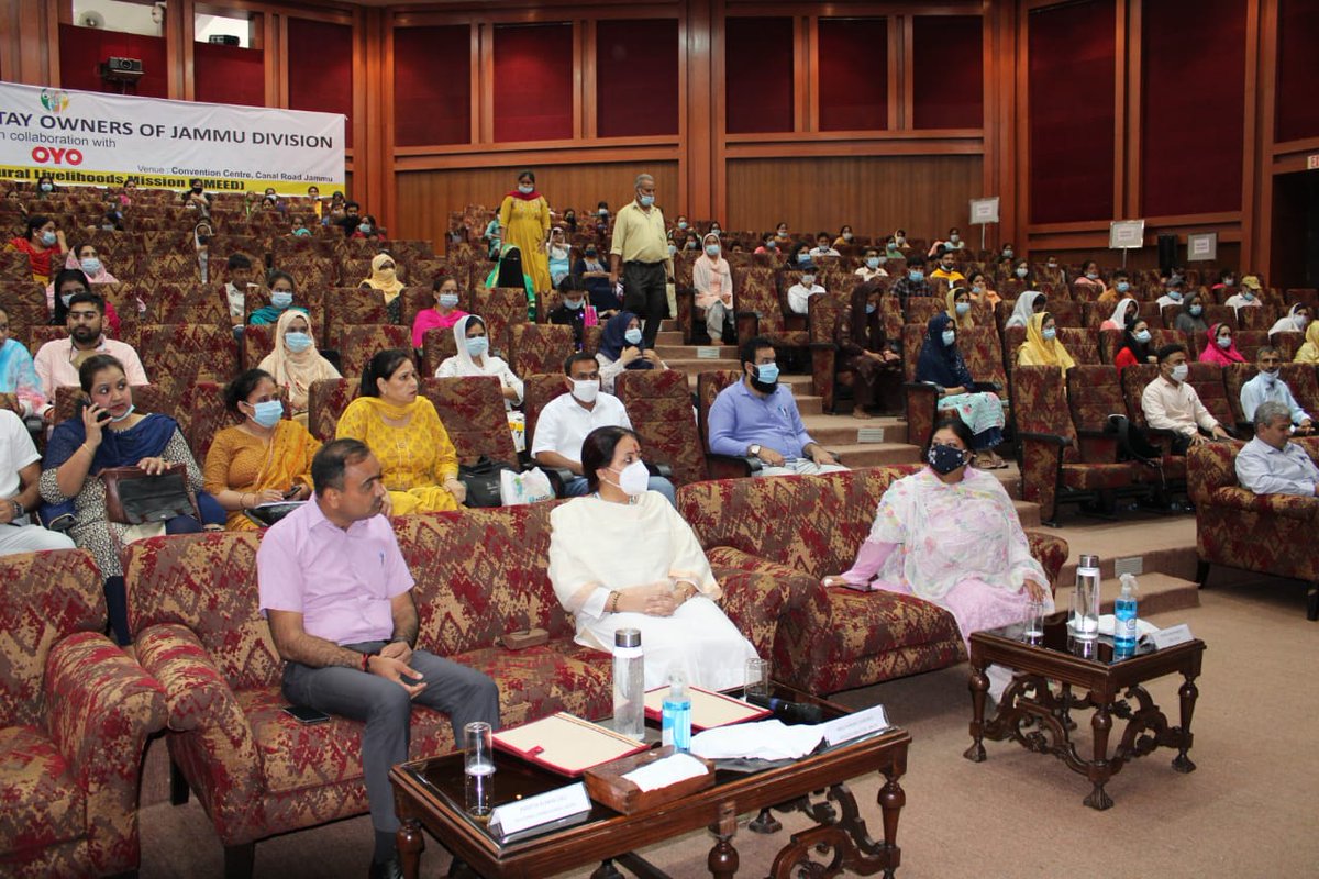 JK_NRLM's tweet photo. Glimpses of Day 1 workshop cum Training programme for Home stay owners of Jammu Division organised by the Mission in collab with OYO.@indukanwal @OfficeOfLGJandK @MoRD_GoI @riteshagar @oyorooms @mopr_goi @nitishwarKumar @mandeep082 @girirajsinghbjp @Divcomjammu @JandKTourism https://t.co/cSST7k2QyL